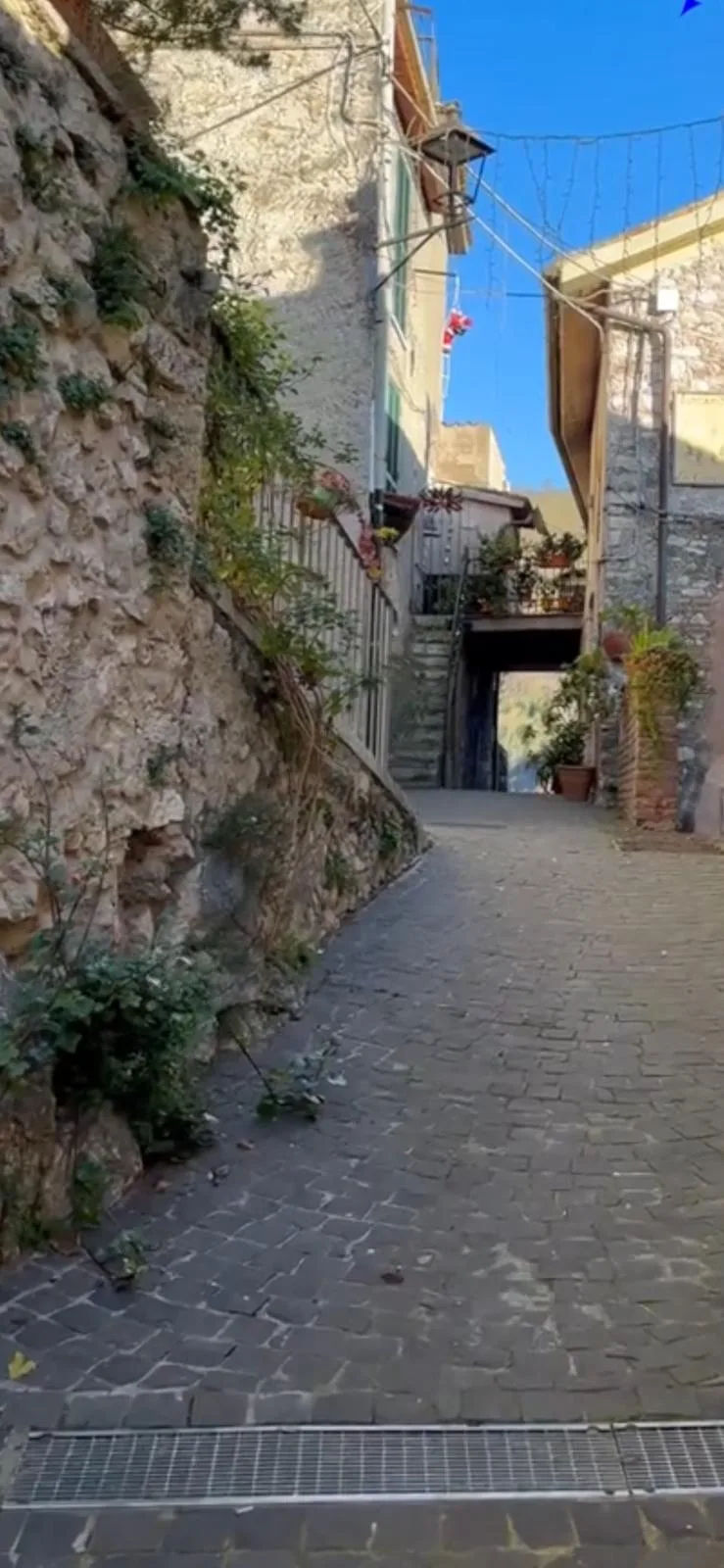 Vicolo del centro storico di Cineto Romano